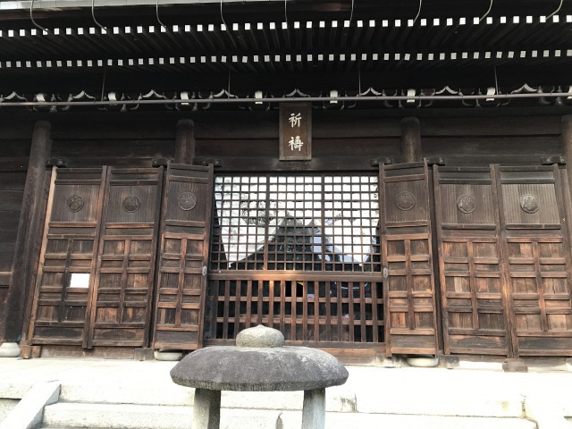 妙興寺　仏殿前