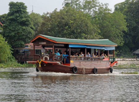 Wat RaiKhing Boat 181