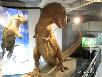 佐賀県立博物館 50年以上前のレトロなティラノサウルス像
