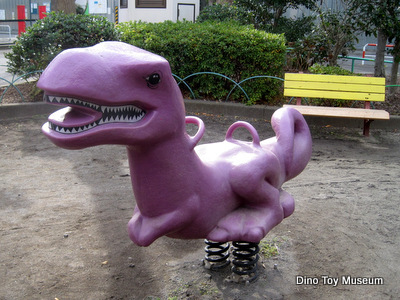 砂原児童遊園の恐竜像