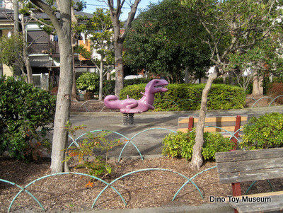 砂原児童遊園の恐竜像