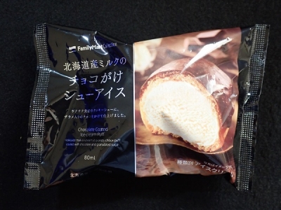 北海道産ミルクのチョコがけシューアイス