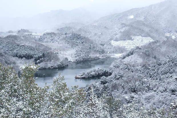 門入ダム　雪景色