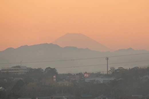 かんぽの宿鴨川からの影富士