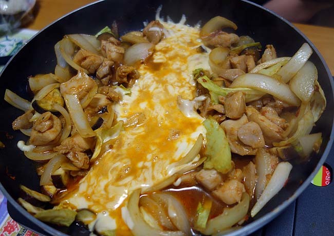 誰でも簡単に調理できる韓国人気料理「チーズダッカルビ」もう店へ行く必要ありません