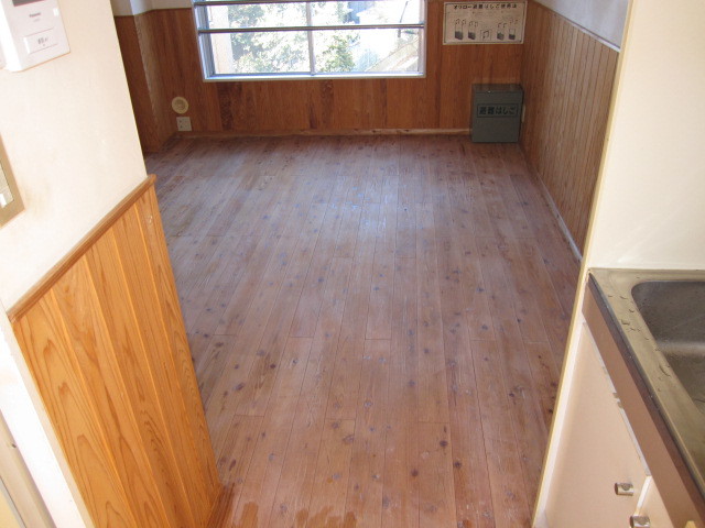 東京都調布市　賃貸物件原状回復　入居者退去後空き室１Ｒハウスクリーニング　床清掃　作業完了後　１