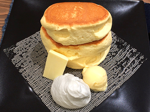 紅鶴 浅草 今最もアツいパンケーキ専門店で 蜂蜜とバターのパンケーキ 他地域カフェ